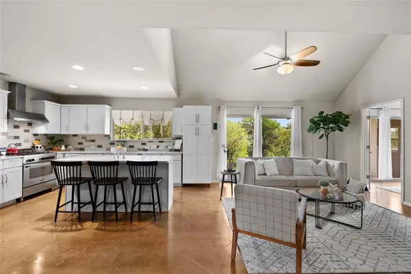 437 Venture Blvd S, Point Venture, TX 78645