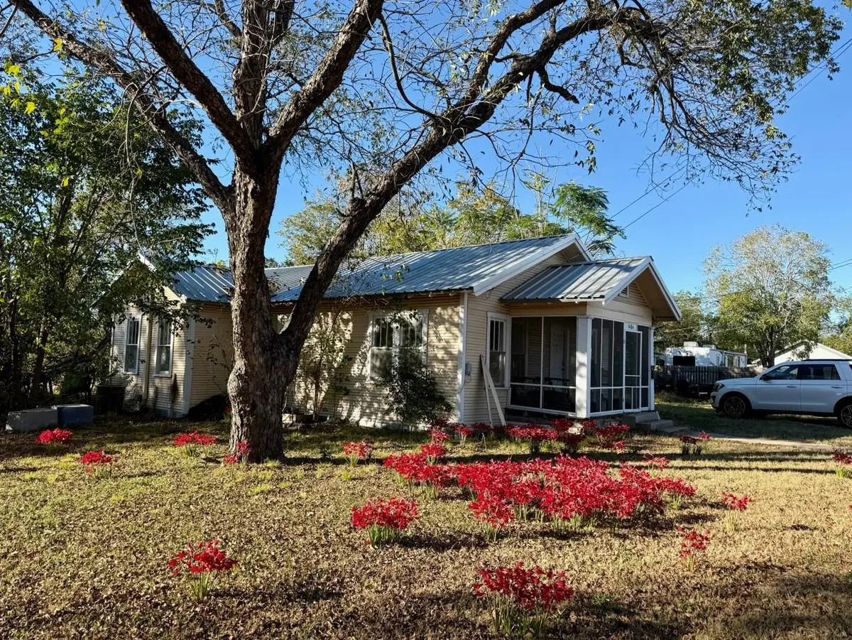 1604 N Travis Ave, Cameron, TX 76520 - Image #1