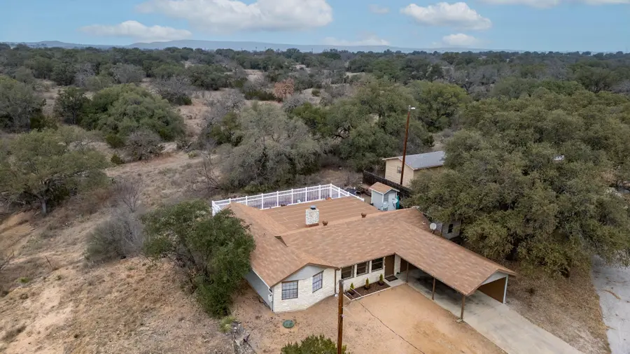 1109 County Road 132a, Kingsland, TX 78639 - Image #2