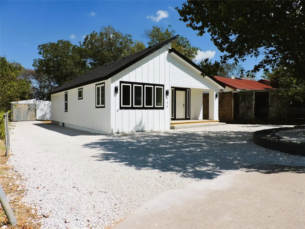 705 E Highway 82, Nocona, TX 76255 - #1
