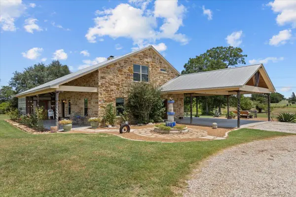 7835 Berger Rd, Schulenburg, TX 78956