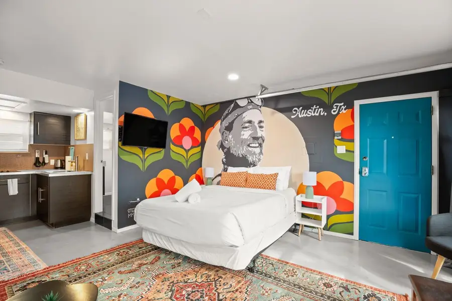 1406 Summit St, Austin, TX 78741 - Image #3