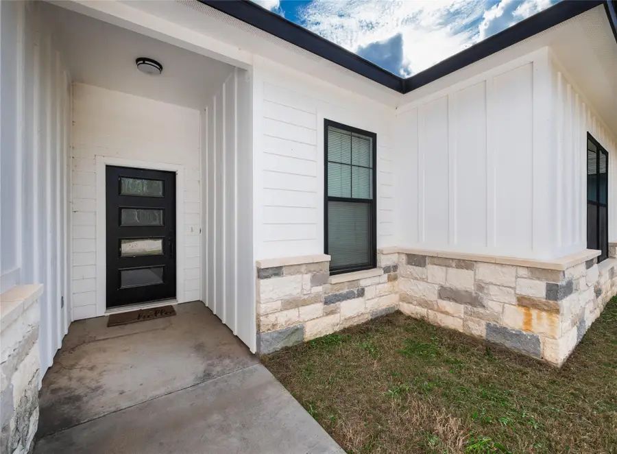 108 W Keomuku Ln, Bastrop, TX 78602 - #2