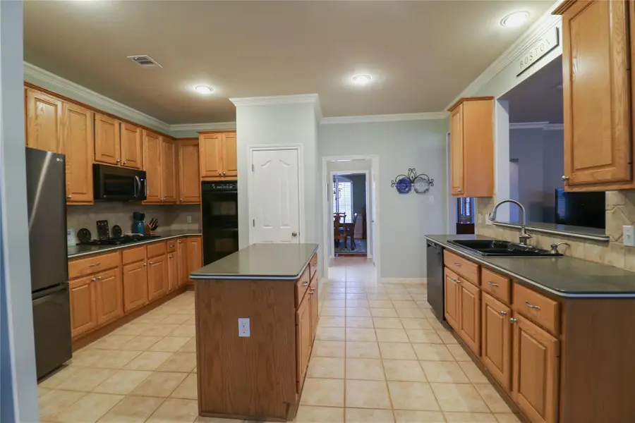 2005 Forest Hill Cv, Round Rock, TX 78665 - Image #2