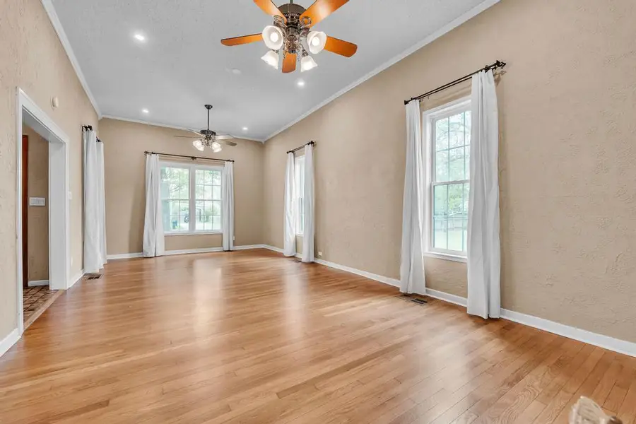 300 Mills St, Smithville, TX 78957 - #3