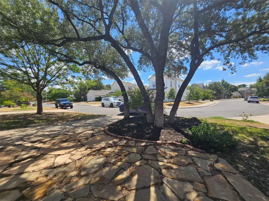 1320 E 3rd St, Georgetown, TX 78626 - #2