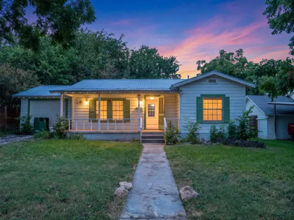 704 E Austin Ave, Round Rock, TX 78664