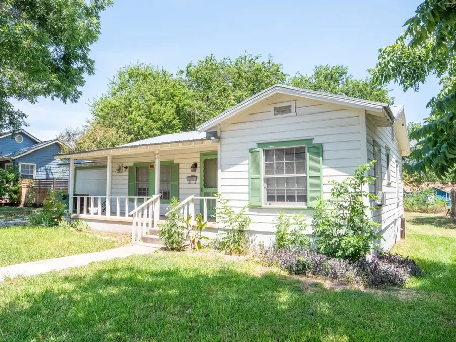704 E Austin Ave, Round Rock, TX 78664 - #2