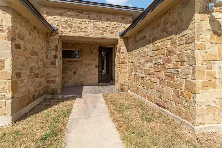106 Kaapahu Dr, Bastrop, TX 78602 - #2