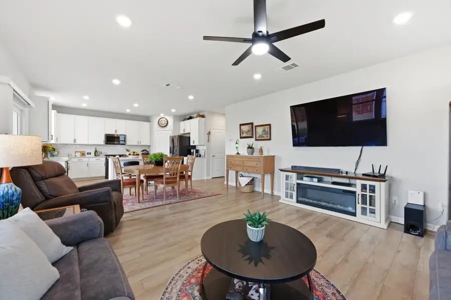 323 Blackbear Dr, Hutto, TX 78634 - Image #2