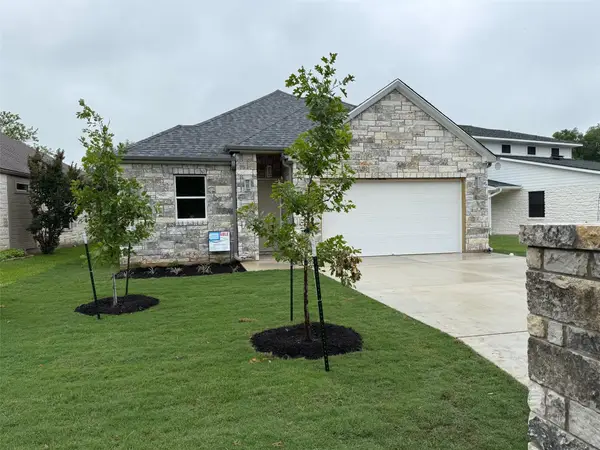 110 Firestone Place Pl, Meadowlakes, TX 78654