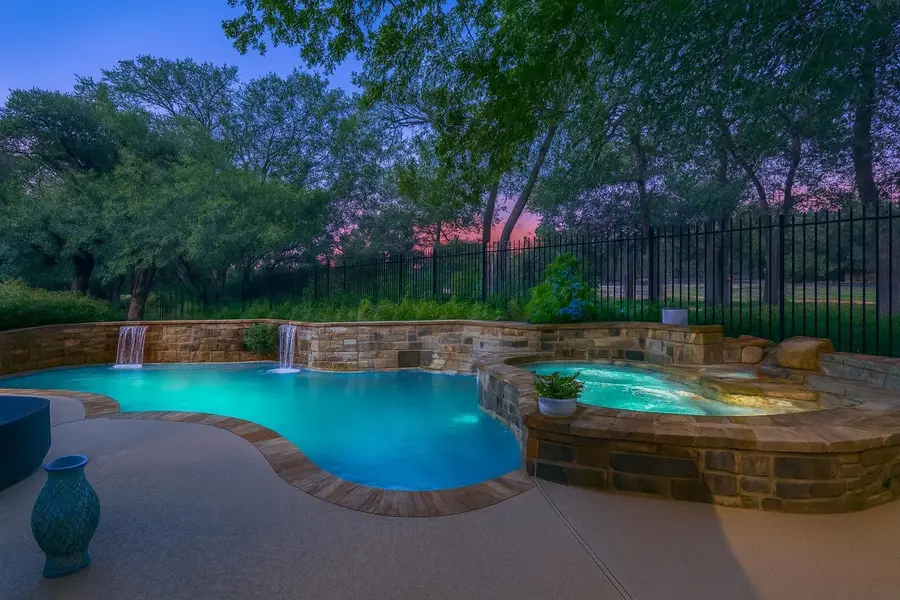 104 Fenway Ct, Lakeway, TX 78734 - Image #2