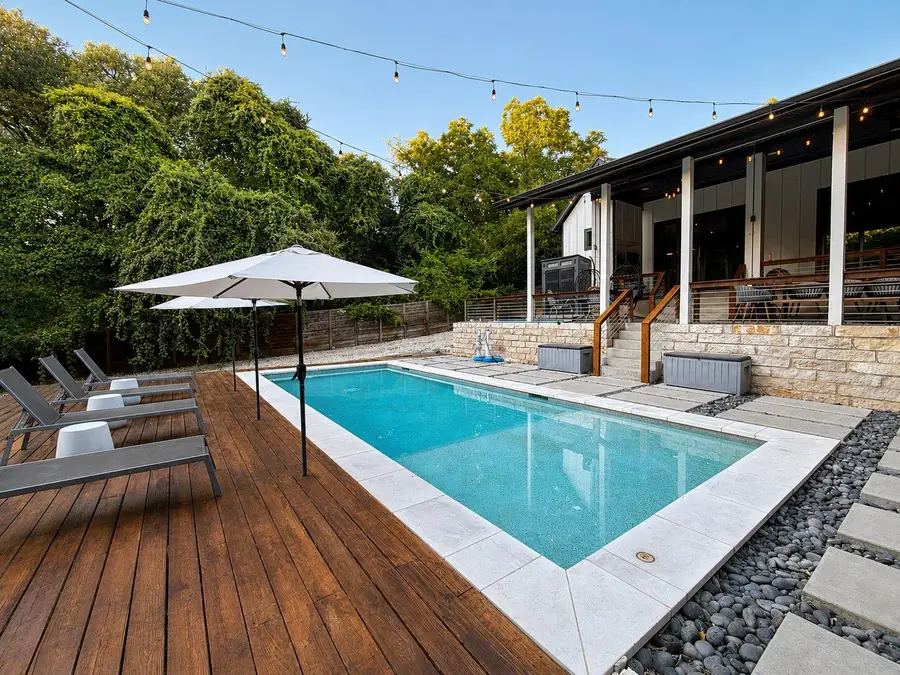 1214 Deloney St, Austin, TX 78721 - #2