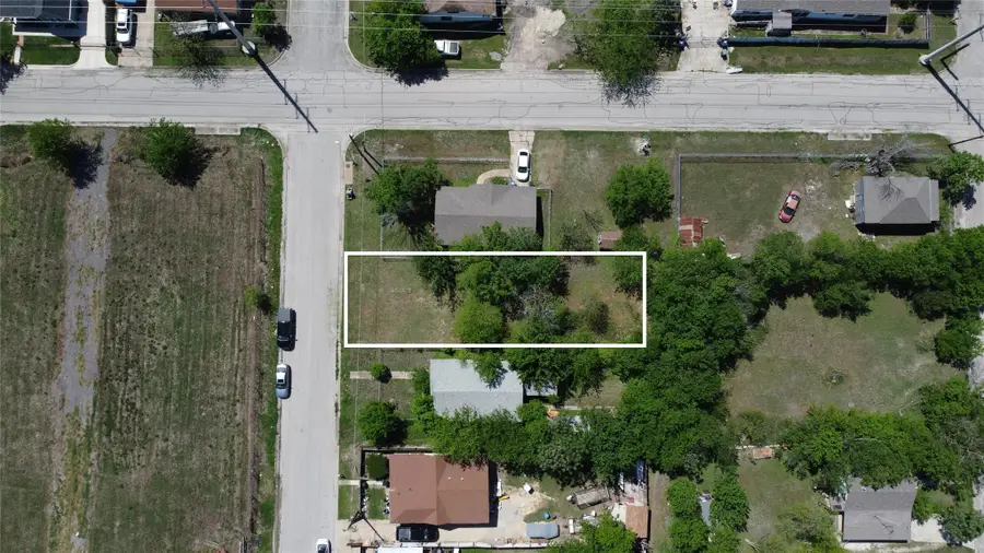 408 Symes St, Taylor, TX 76574 - Image #3