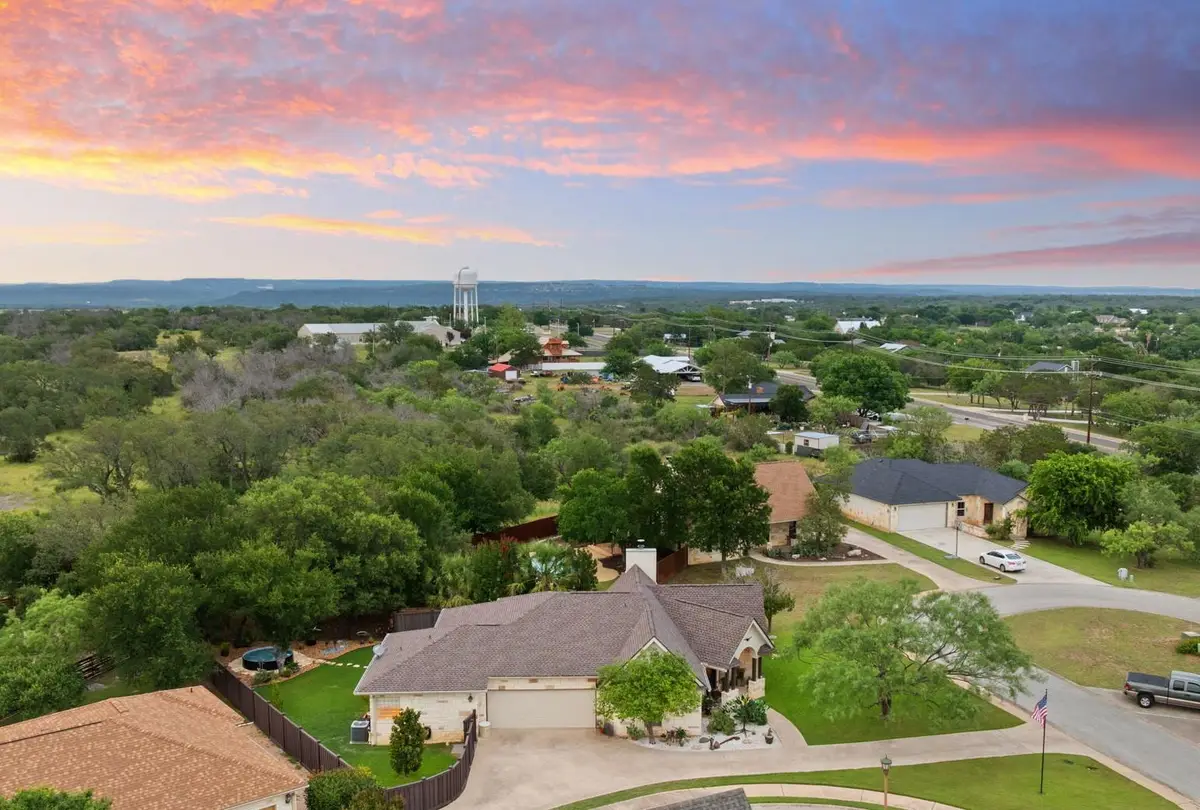 813 Lacey Oak Cir, Marble Falls, TX 78654 - Image #1