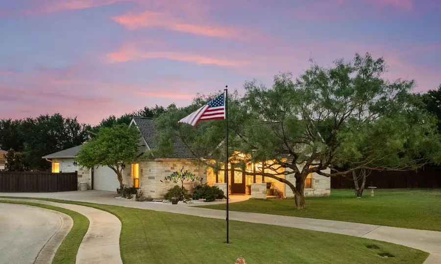 813 Lacey Oak Cir, Marble Falls, TX 78654 - Image #2