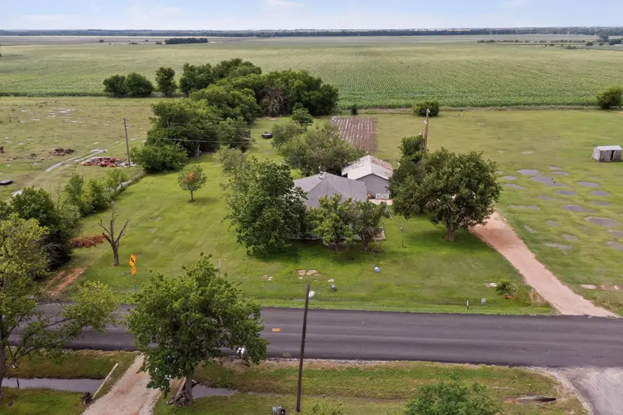 711 E Clark St, Bartlett, TX 76511 - #3