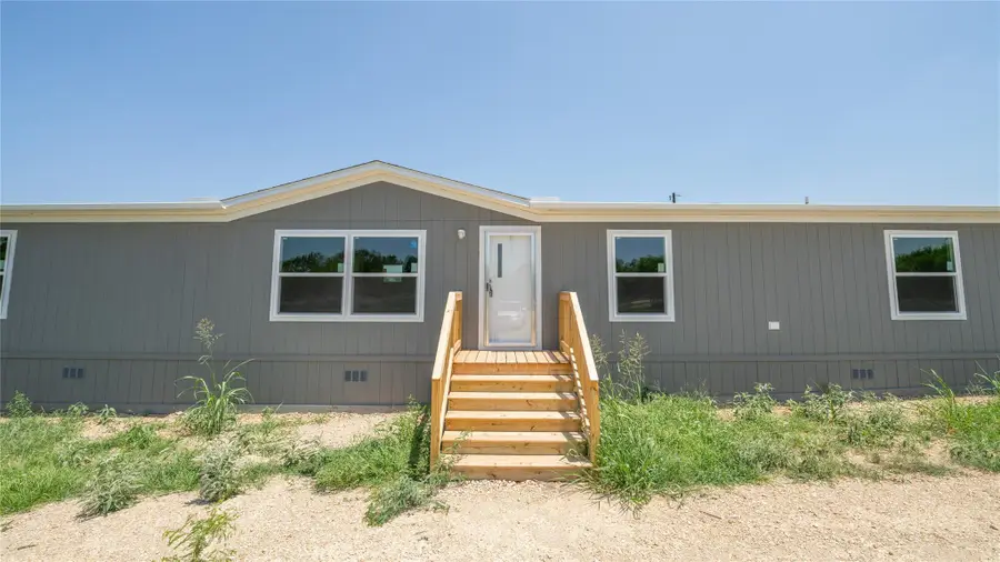 1121 Callihan Rd, Luling, TX 78648 - Image #2