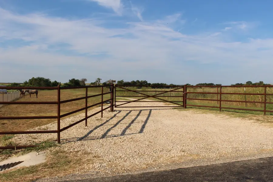 700 County Road 330 Rd, Granger, TX 76530 - #2