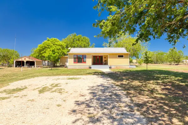 395 Dale Ln, Dale, TX 78616