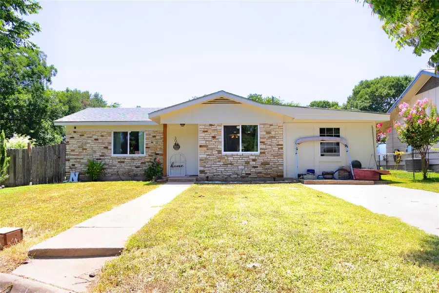 304 Mildred St, Burnet, TX 78611 - #2