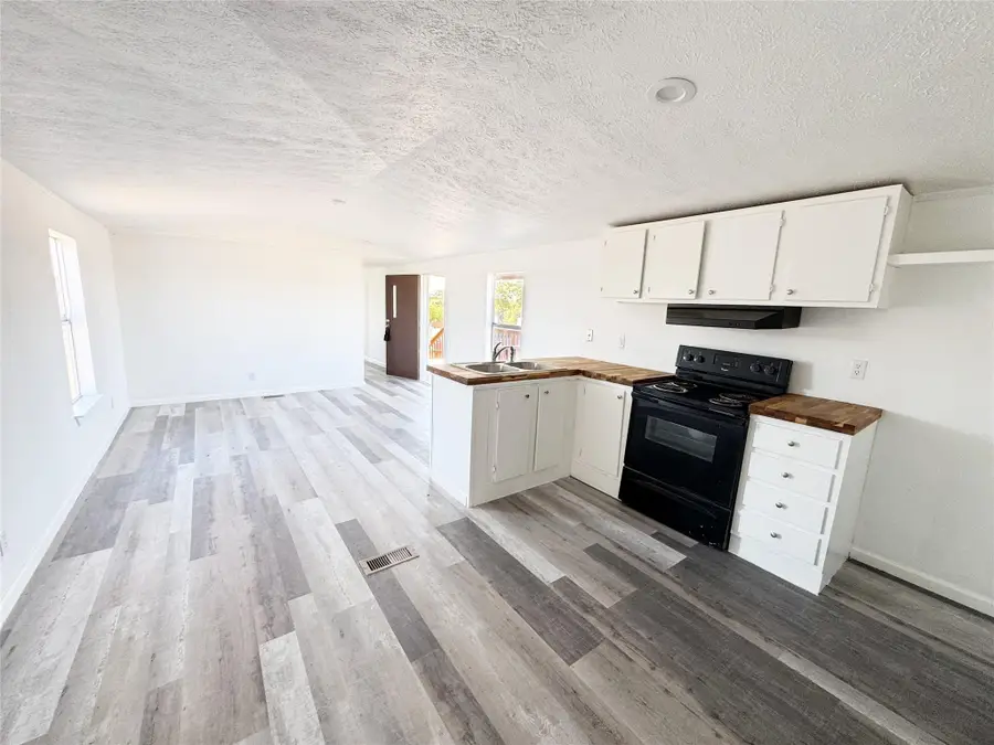 23038 White Hickory, Elmendorf, TX 78112 - Image #3