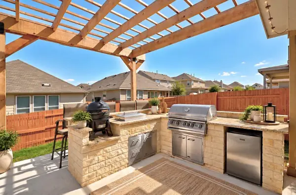111 Bayberry Cir, Buda, TX 78610