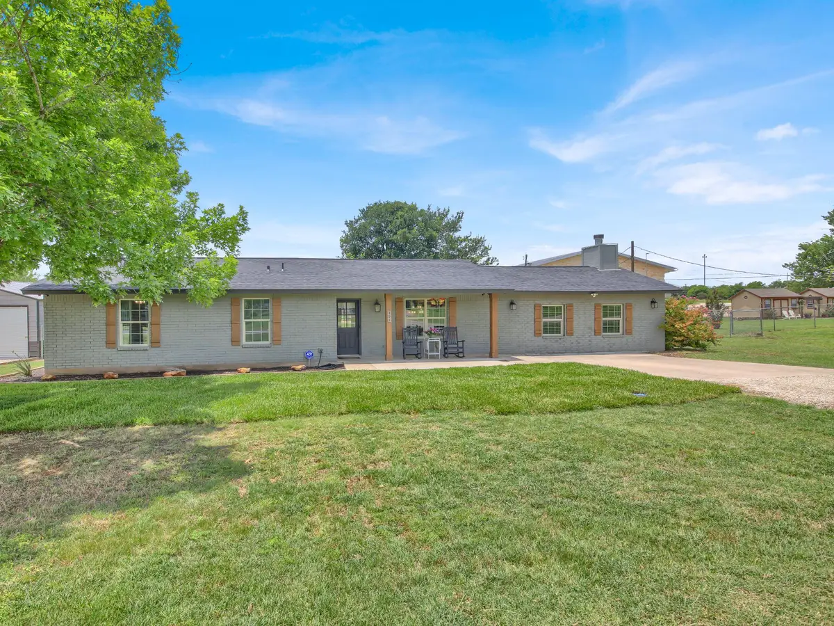 301 N 8th St, Jarrell, TX 76537 - #1
