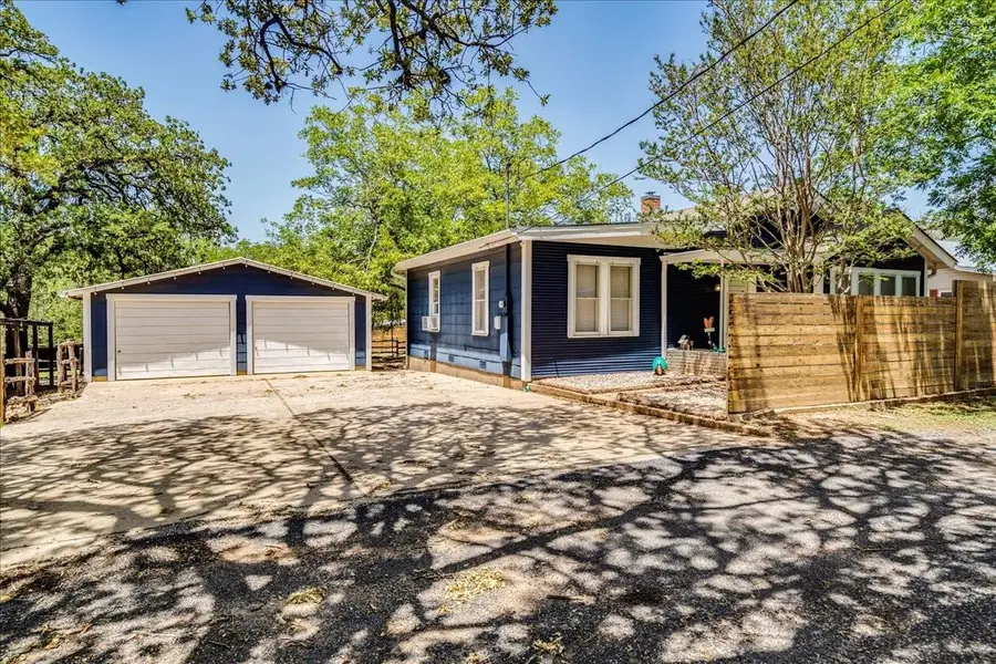 506 Shaw Ave, Fredericksburg, TX 78624 - Image #2