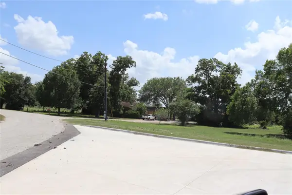 2001 Clearfork St, Lockhart, TX 78644