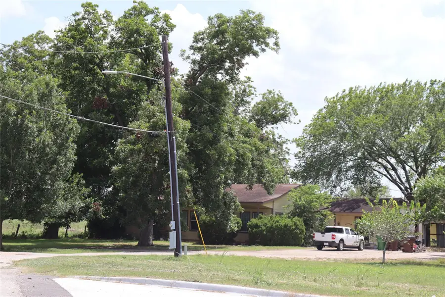 2001 Clearfork St, Lockhart, TX 78644 - #2