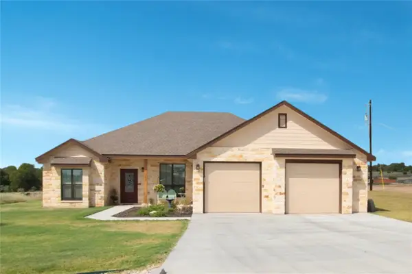 101 Hillside Ln, Lampasas, TX 76550