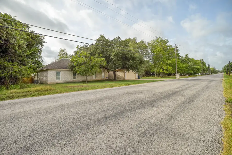 1335 Lovers Ln, Bastrop, TX 78602 - #3
