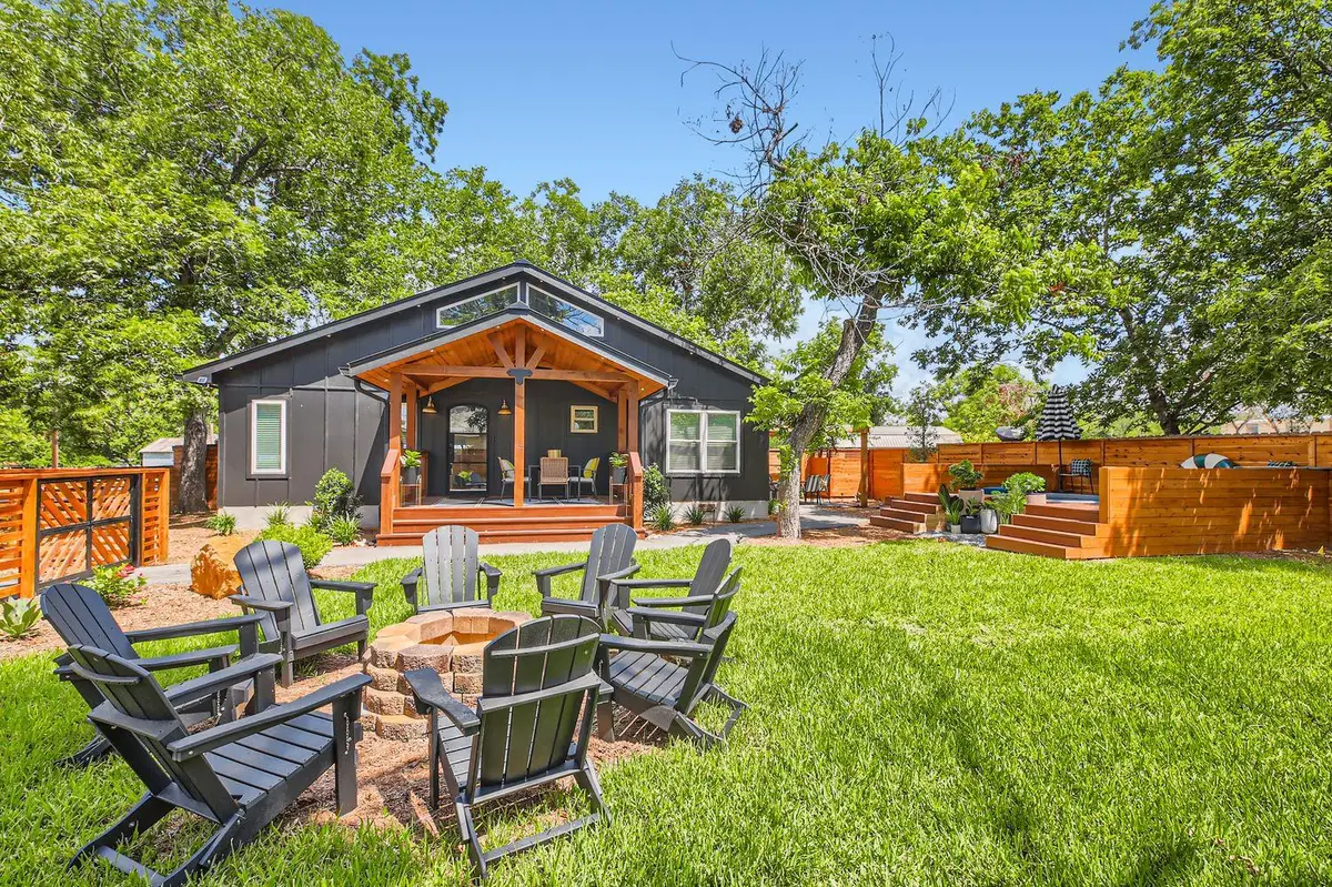 852 N Houston Ave, New Braunfels, TX 78130 - #1