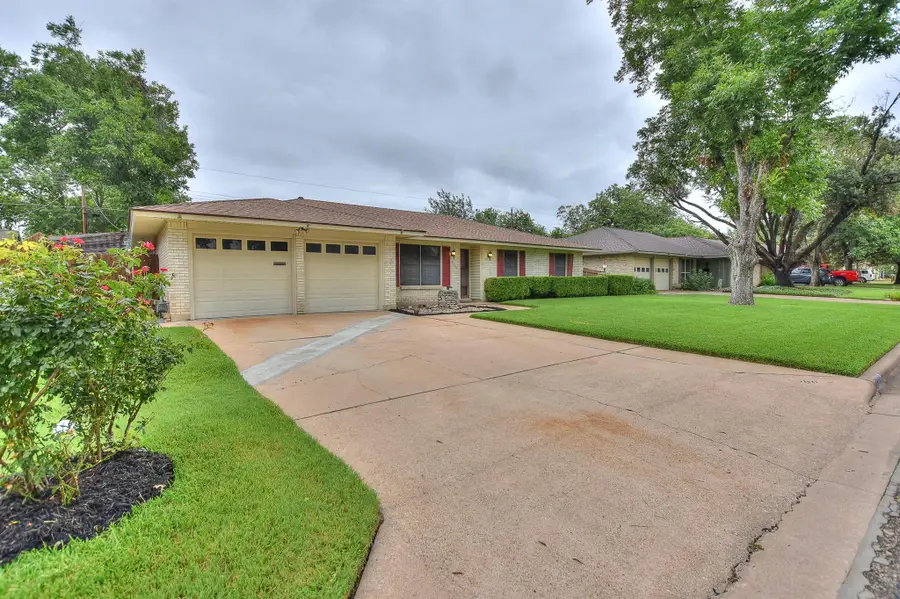 2200 Kenbridge Dr, Austin, TX 78757 - #2