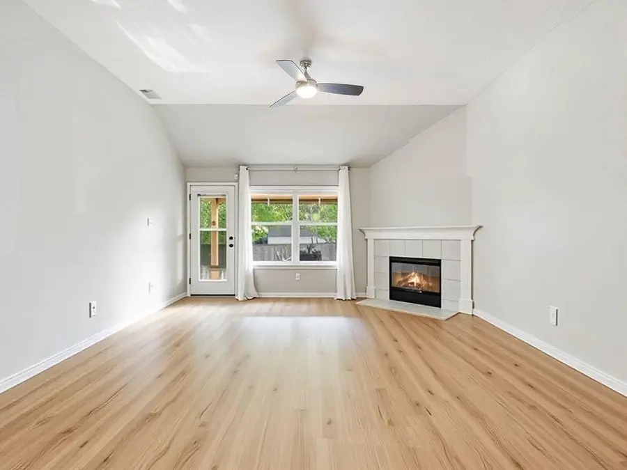 1201 Ridgewood Dr, Leander, TX 78641 - #3