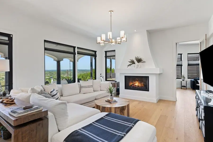 401 Rogart Dr, Spicewood, TX 78669 - #2