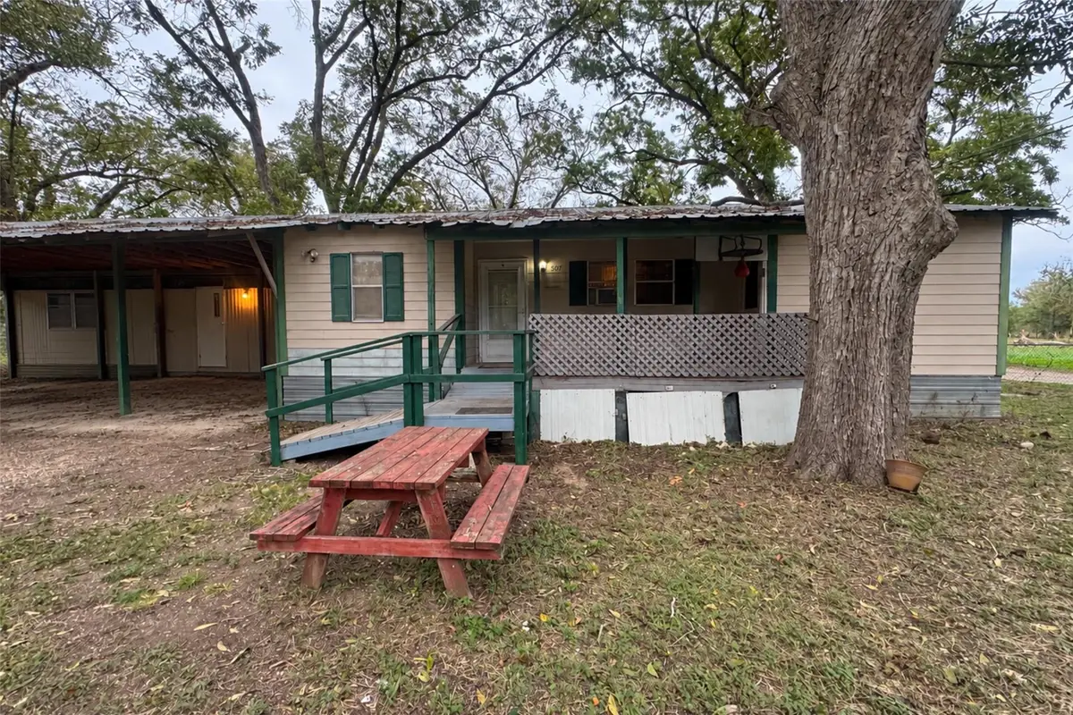 507 Crockett St, Martindale, TX 78655 - #1