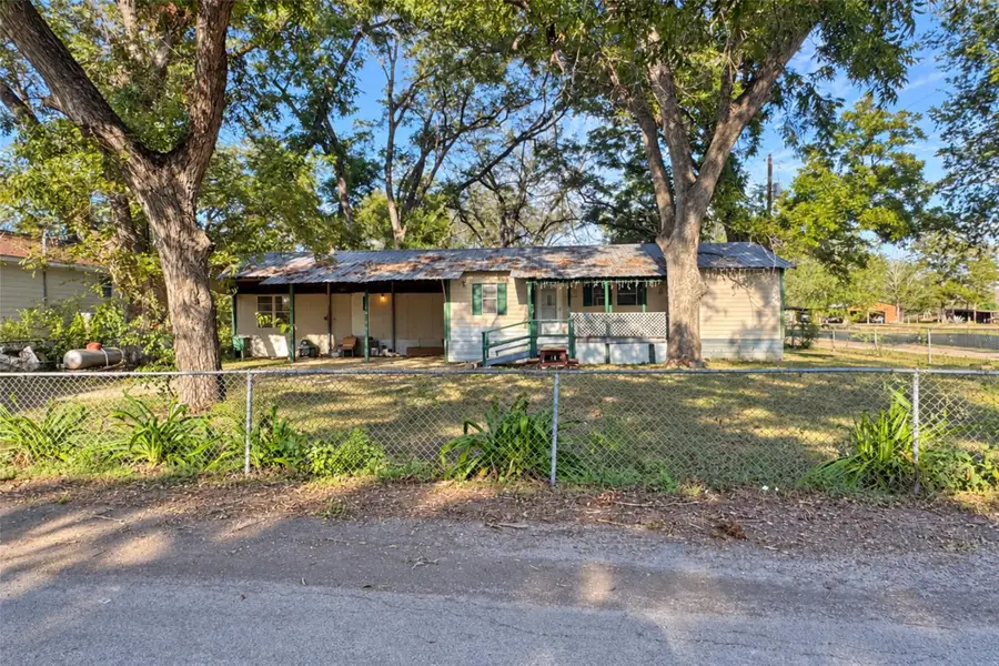 507 Crockett St, Martindale, TX 78655 - #2