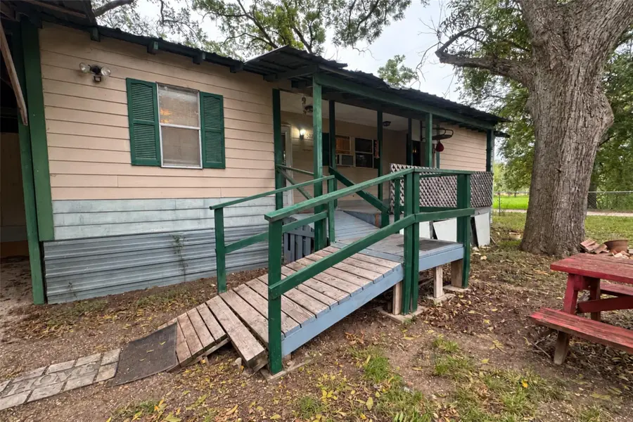 507 Crockett St, Martindale, TX 78655 - #3