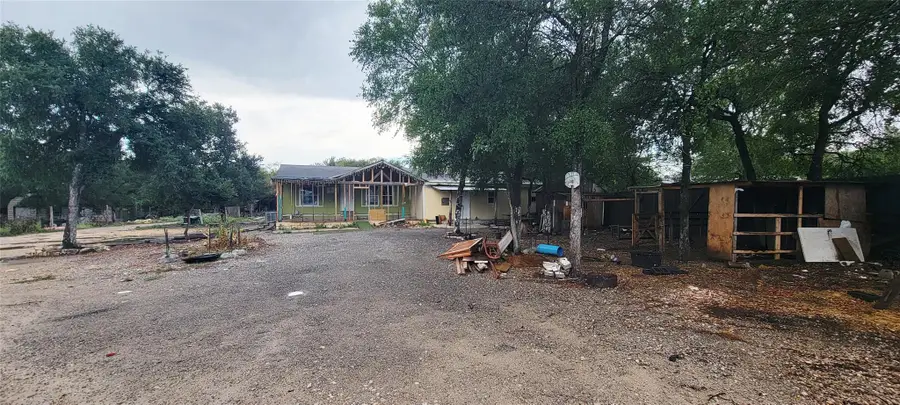 296 Legend Oaks Dr, Dale, TX 78616 - Image #2