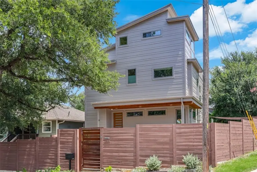 2201 E 9th St, Austin, TX 78702 - #2