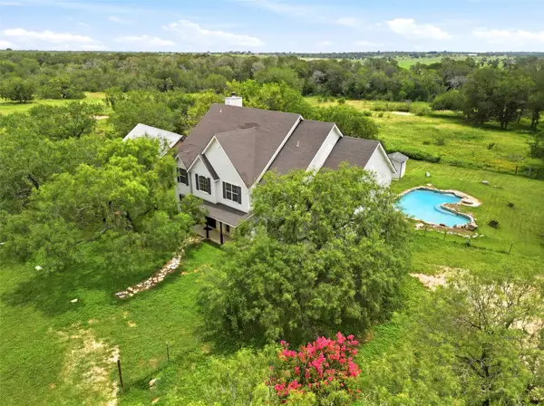 1208 Odaniel School Rd, Seguin, TX 78155