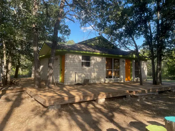 309 Stolle Ln, Flatonia, TX 78941