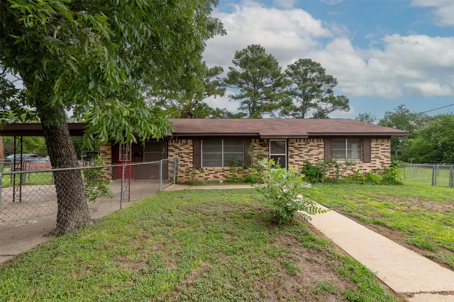 504 N Echols St, Caldwell, TX 77836 - #2