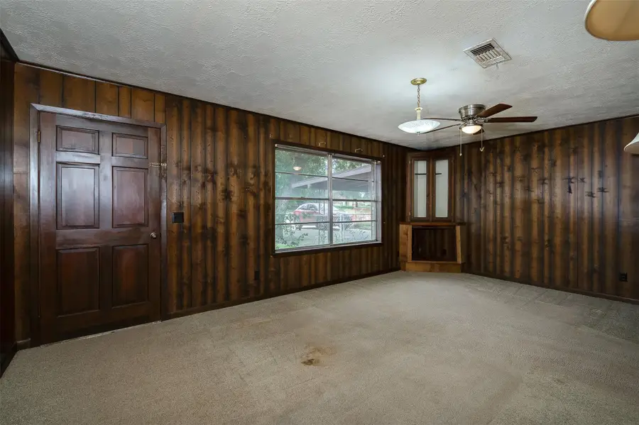 504 N Echols St, Caldwell, TX 77836 - #3