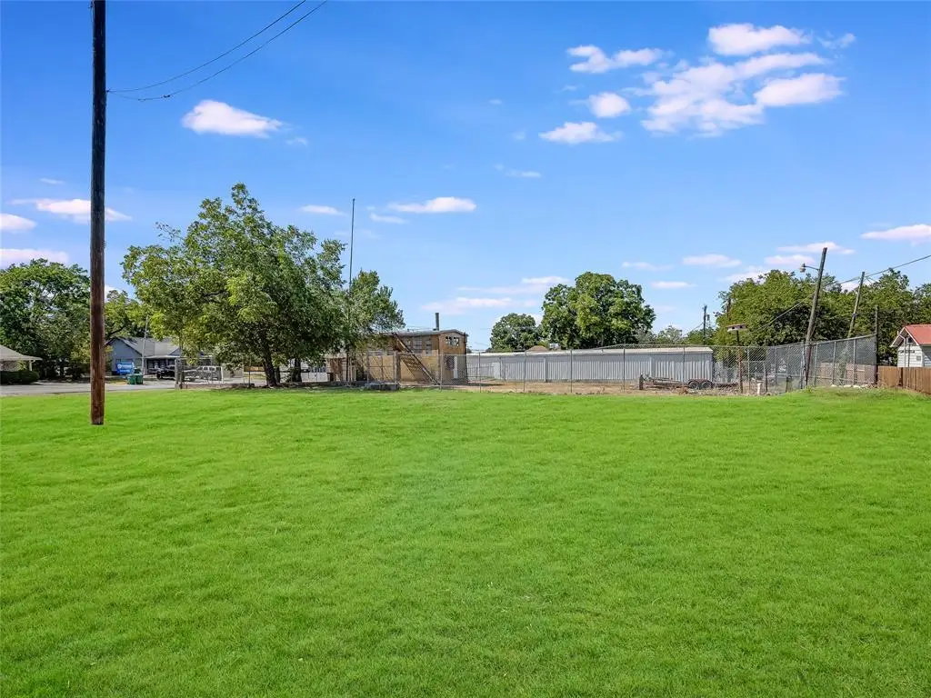 1000 N Main St, Taylor, TX 76574 - #1