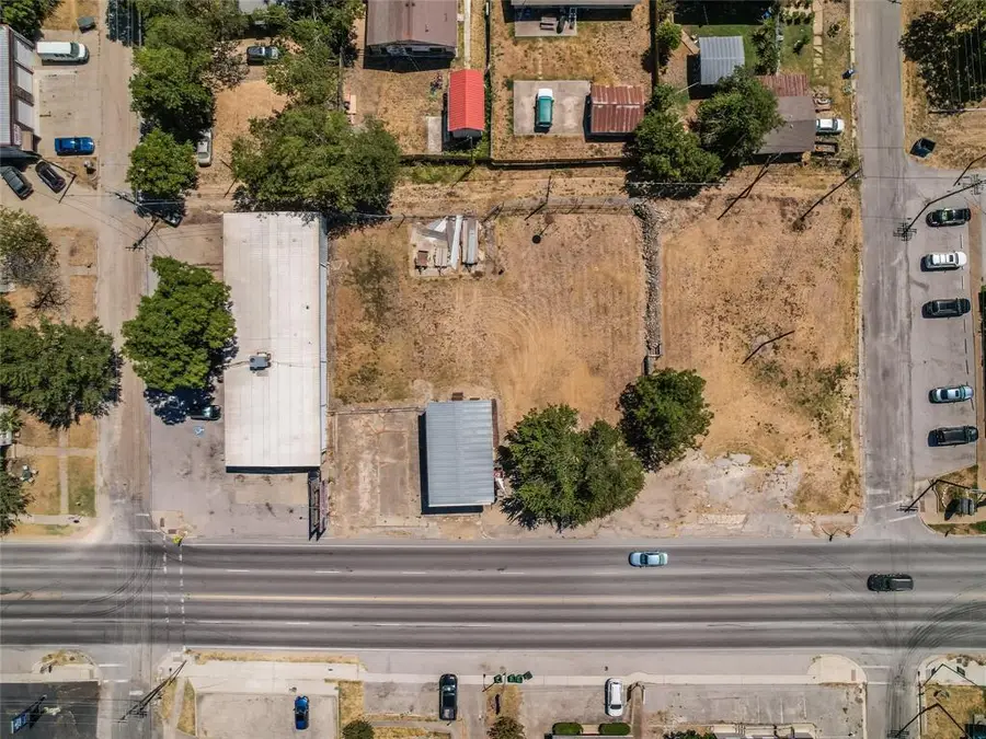 1000 N Main St, Taylor, TX 76574 - #3