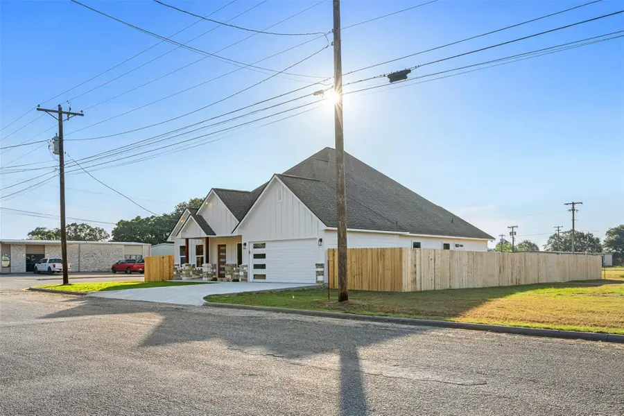 340 Cactus St, Giddings, TX 78942 - Image #3