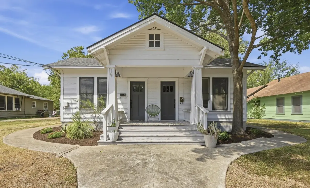 919 W Prairie Lea St, Lockhart, TX 78644 - #1
